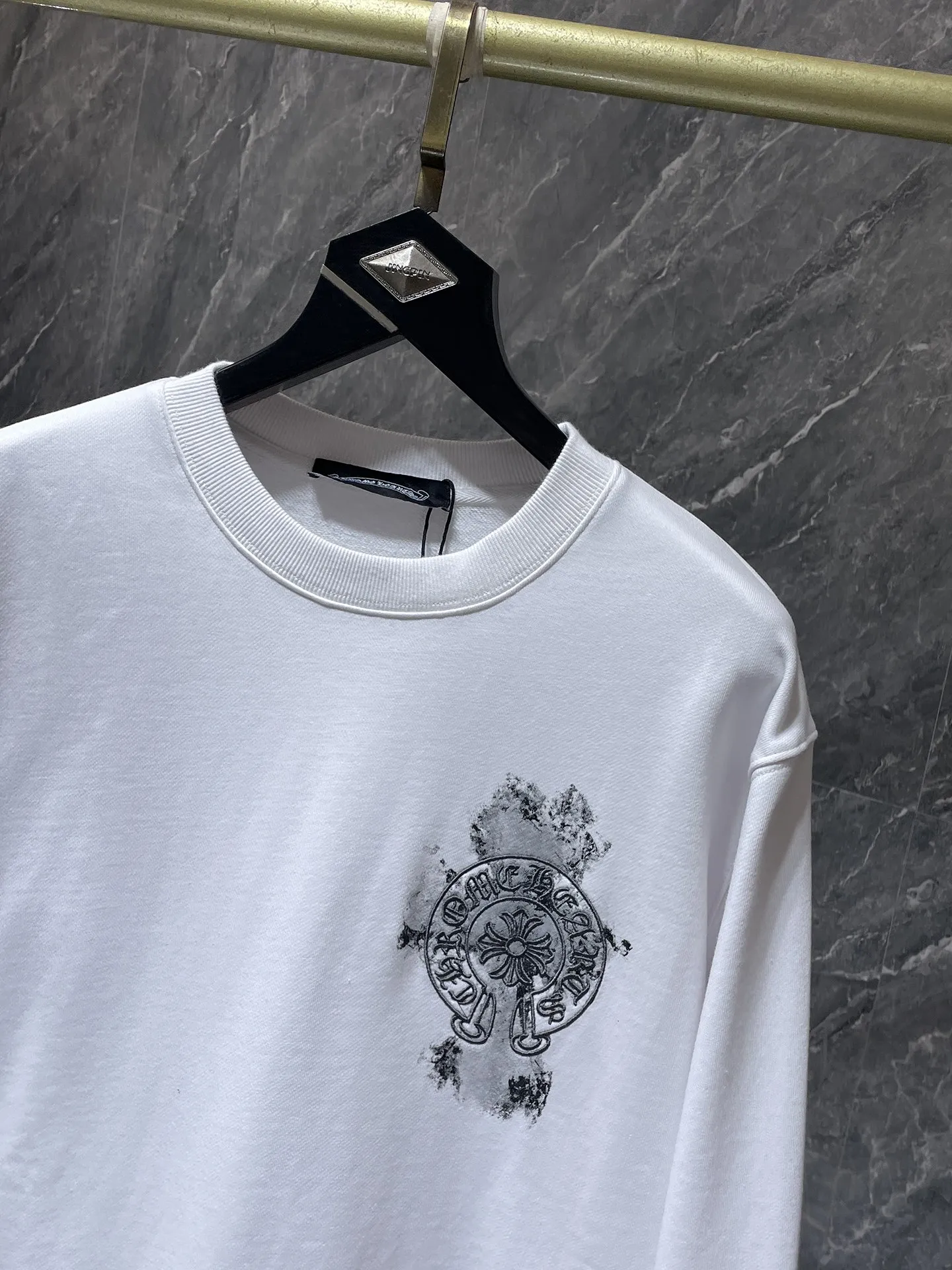 P216 Chrome Hearts Autumn and Winter 2025 Counter synchronization High-weight, environmentally friendly and high-quality top-quality fabrics Three-dimensional Sanskrit embroidered cross round neck sweatshirt Hand-painted dyeing and embroidery Counter synchronization 1:1 replica version Recommended color: black White Size: S, M, L, XL
